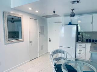 Luxury white loft on Ocean Drive-South beach with a view - 4