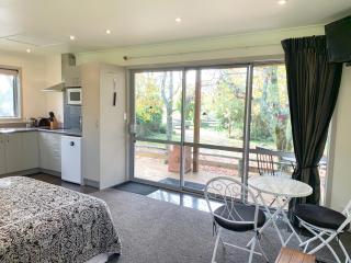 Mirror Creek Holiday Cottage - Ruatapu - 7