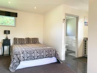 Mirror Creek Holiday Cottage - Ruatapu - 8