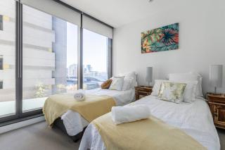 Melbourne CBD Luxury Views - 6