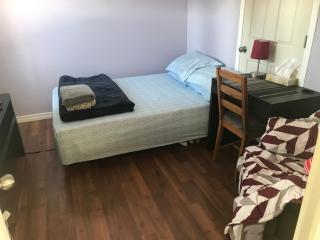 Ranny's Private Rooms - Calgary - 3