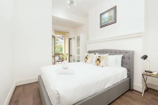 STUNNING SYDNEY HOME 6 - 9