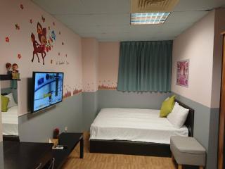 Papa Bear's Guesthouse - 9