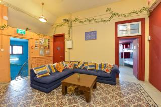 Roger's Hostel & Caravans Age 18-45 - 2