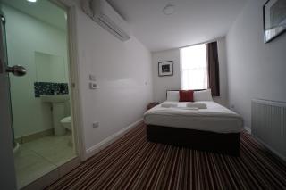TBH Hotel - Barking - 1