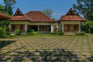 Cheppanam House with Backwater View and Pvt Lawn by StayVista - Ernakulam - 5