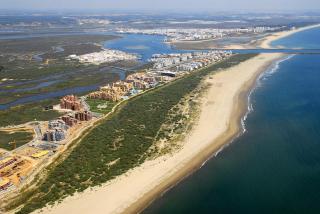 Las Arenas by Ĥ - 9