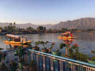 Young Beauty Star Houseboat - Srinagar - 7