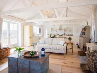 Lligwy Beach Cottage - 9