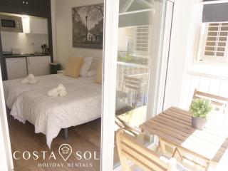 LA CARIHUELA TORREMOLINOS- STUDIO 1- COSTA SOL HOLIDAY RENTALS - 8