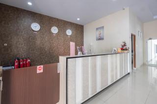 Hotel O Makassar near Pantai Losari formerly Hotel Astra Novilia - Makassar - 3