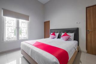 Hotel O Makassar near Pantai Losari formerly Hotel Astra Novilia - Makassar - 0