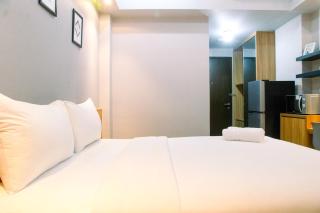 Modern and Comfy Studio Apartment No Kitchen Mustika Golf Residence By Travelio - Bekasi - 7