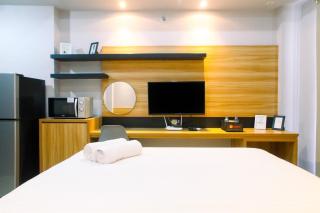 Modern and Comfy Studio Apartment No Kitchen Mustika Golf Residence By Travelio - Bekasi - 3