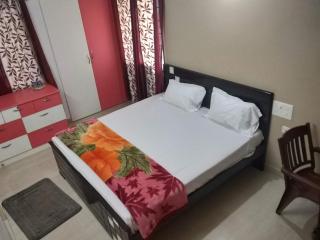 Cosy Homestay Behind Airport, close to DLF & RMZ IT park, MIOT and SRM Hospitals, Trade Center - Chennai - 8