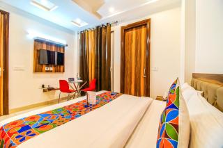 FabHotel Kiara- 400 meters from Medanta hospital - 1