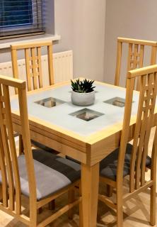 AB - Top floor 2 bed modern town centre apartment with parking for one vehicle - Stratford-upon-Avon - 1