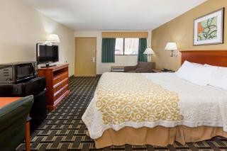 Days Inn by Wyndham Kent - Akron - Kent - 1