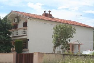 Plahuter Apartments 1 - Gornji Karin - 8