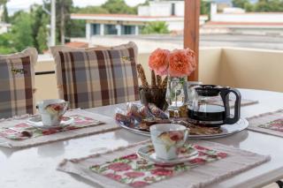 Rose's House (Near Airport) - 1