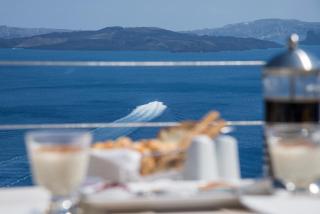 Ambition Suites - Oia - 7