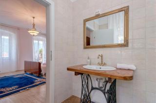 Seaside apartments with a swimming pool Jelsa, Hvar - 2067 - 1