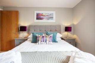 Stylish 1-Bedroom Apartment with Balcony & Free Parking in City Centre - 1