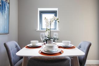Stylish 1-Bedroom Apartment with Balcony & Free Parking in City Centre - 0