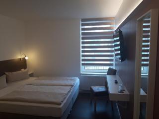 Hotel Weinert - Neubrandenburg - 0