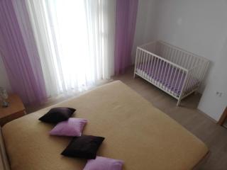 Spacious family apartment with parking in the shade and barbecue house - Šibenik - 2