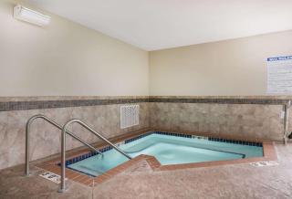 AmericInn by Wyndham Hartford SD - Hartford - 5
