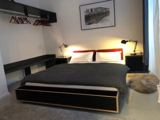 Ladenwohnung in Kreuzberg mit Parkplatz in einer Tiefgarage - Berlim - 1