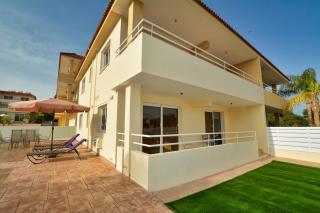 Nissi Martha Apartment - 4