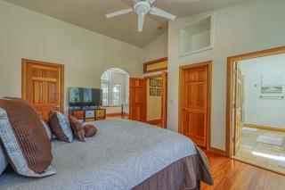 Montgomery Estates Retreat - 2