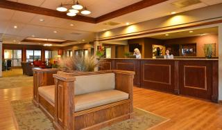 Best Western Plus Steeplegate Inn - 4