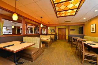 Best Western Plus Steeplegate Inn - 2