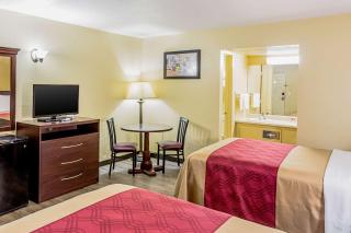 Econo Lodge McAlester - 5