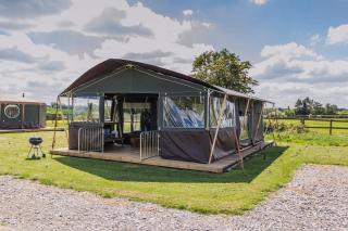Mousley House Farm Campsite and Glamping - Warwick - 2