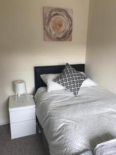 8 Pickering Road - 8