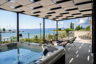 Luxury Apartment with Hot Tub - 0