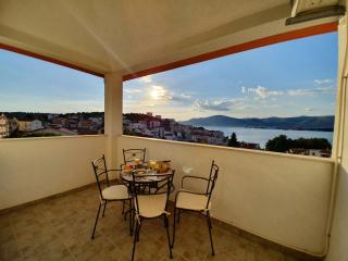Penthouse Duplex Apartment Anna - 4 bed 3 bath - Seaview - Free Parking - Beach and Restaurants 250m - Ciovo and Trogir - 15 minutes to Airport - Trogir - 0