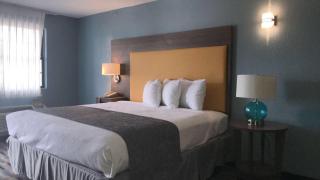 All Seasons Inn & Suites - 1