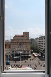 Main Square Oval Apartment - 2