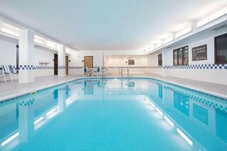 Baymont by Wyndham Thornton - Thornton - 9