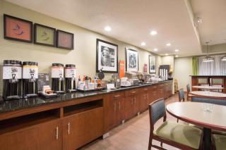Baymont by Wyndham Thornton - Thornton - 4
