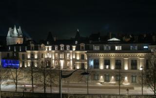 Le Magic Hôtel & Spa - Château - Centre Historique - Gare TGV - Parking - Bornes de Recharge - Séminaires - 5