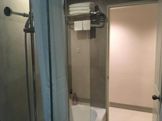 500Mbps Wi-Fi 2 Largest 2 BDRM Condo in Grand Residences - 5