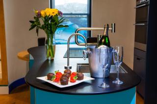 Funky Home by the Pier, 3 Bedrooms, Sleeps 10 - Brighton & Hove - 8