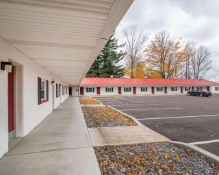 Econo Lodge - Saint Albans - 8