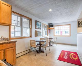 Econo Lodge - Saint Albans - 5